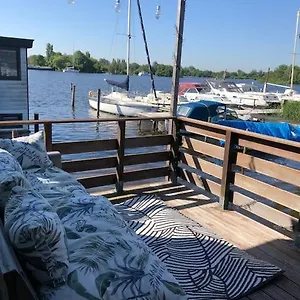 Vakantiehuis Waterwolf Nederland