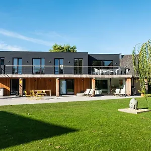 https://villa-farfalla.hotelsghent.com